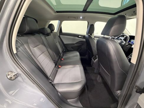 Used 2023 Volkswagen Taos SE w/ Panoramic Sunroof Package FWD image 26