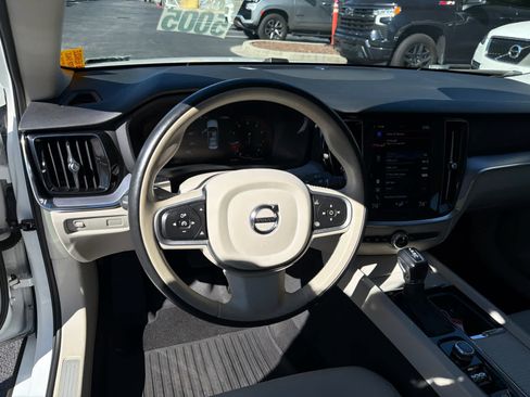 Used 2020 Volvo S60 T5 Momentum w/ Protection Package Premier image 27