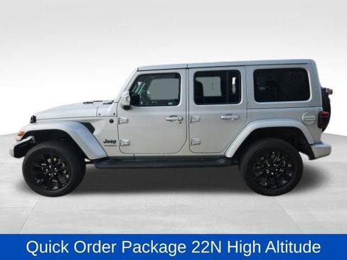 Used 2022 Jeep Wrangler Unlimited Sahara image 2