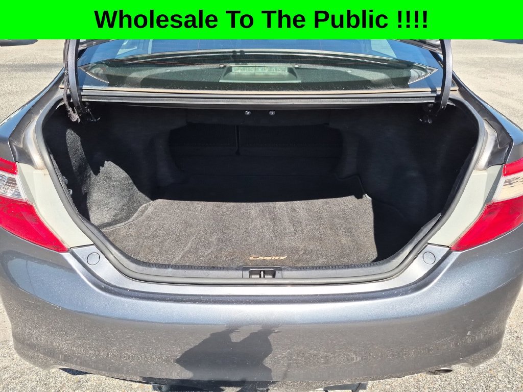 Used 2014 Toyota Camry SE w/ Moonroof Package FWD image 22