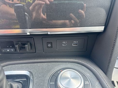 Certified 2024 Nissan Armada SV AWD/4WD image 22