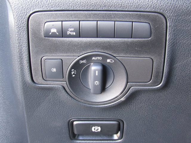 Used 2023 Mercedes-Benz Metris Passenger image 29