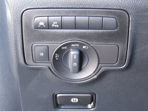 Used 2023 Mercedes-Benz Metris Passenger image 29