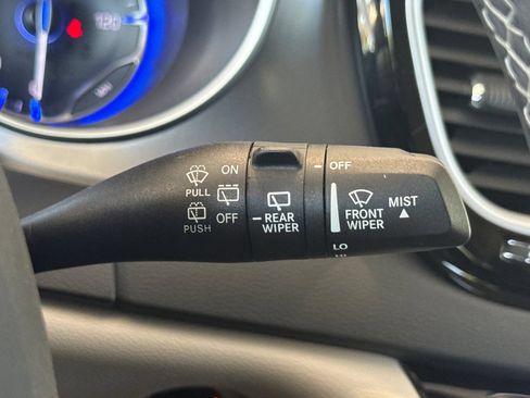 Used 2023 Chrysler Pacifica Touring-L FWD image 38