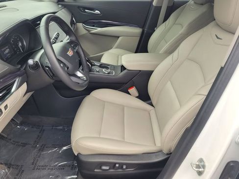 Used 2023 Cadillac XT4 Luxury w/ Cold Weather Package FWD image 23