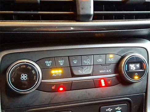 Used 2022 Ford EcoSport SE w/ SE Convenience Package image 16