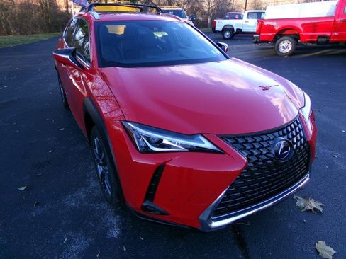 Used 2021 Lexus UX 250h w/ Premium Package image 2