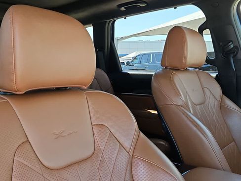 Used 2023 Kia Telluride SX Prestige X-Pro AWD/4WD image 18