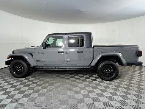 Used 2022 Jeep Gladiator Sport image 9
