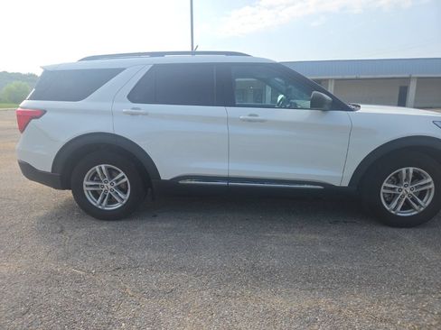 Used 2024 Ford Explorer XLT RWD image 11