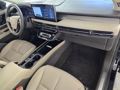 Used 2024 Lincoln Corsair FWD image 17