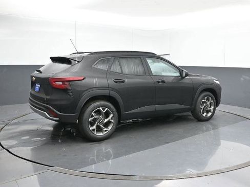 New 2026 Chevrolet Trax LT w/ Driver Confidence Package image 5