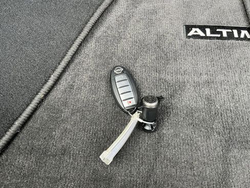 Used 2025 Nissan Altima 2.5 SV FWD image 21