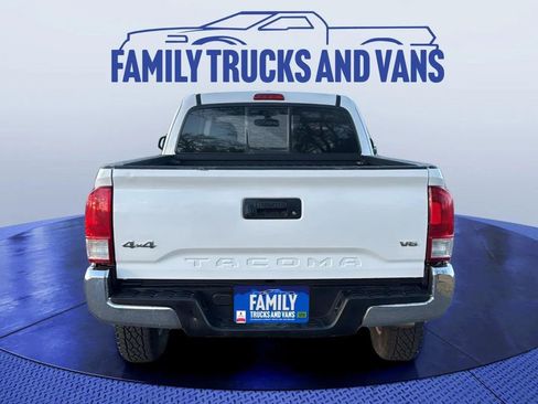 Used 2017 Toyota Tacoma SR5 image 4