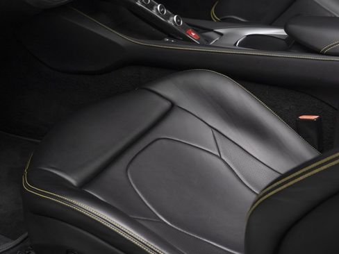 Used 2019 Ferrari Portofino Base image 15