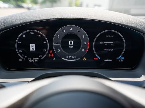 Certified 2025 Porsche Panamera 4 AWD/4WD image 24