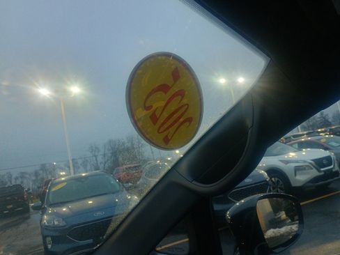 Used 2025 Chrysler Pacifica Select image 32