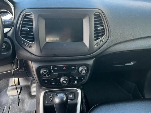 Used 2018 Jeep Compass Latitude w/ Popular Equipment Group FWD image 12
