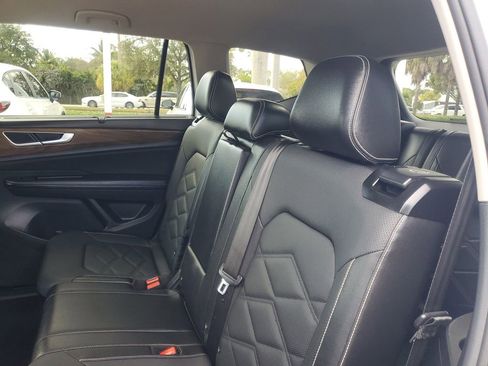 Used 2025 Volkswagen Atlas SE image 13