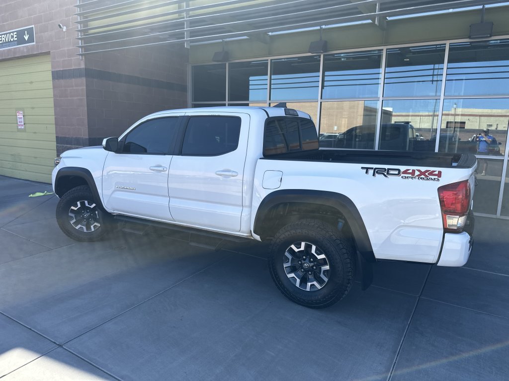 Used 2016 Toyota Tacoma TRD Off-Road w/ Premium & Technology Package AWD/4WD image 4