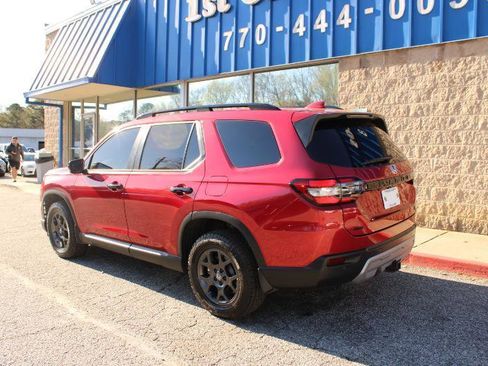 Used 2025 Honda Pilot TrailSport image 5