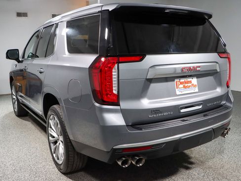 Used 2021 GMC Yukon Denali w/ Denali Premium Package image 9