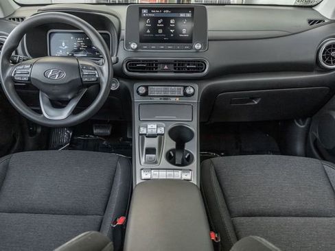 Used 2023 Hyundai Kona SE image 7