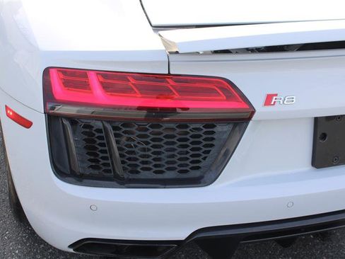 Used 2018 Audi R8 V10 w/ Carbon Exterior Package image 20