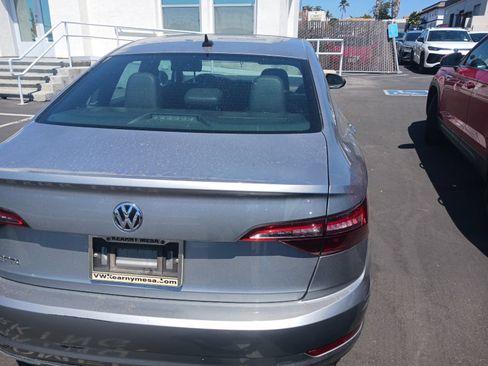 Used 2021 Volkswagen Jetta R-Line w/ R-Line Cold Weather Package FWD image 3