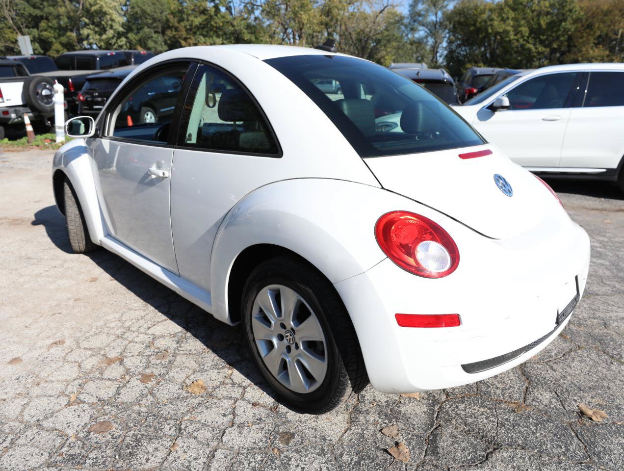 Used 2009 Volkswagen Beetle S FWD image 8