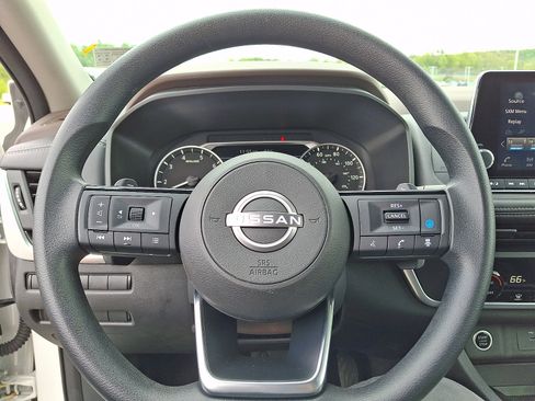 Used 2020 Nissan Rogue SV AWD/4WD image 19