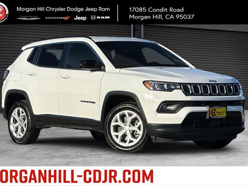 Used 2024 Jeep Compass Latitude image 1