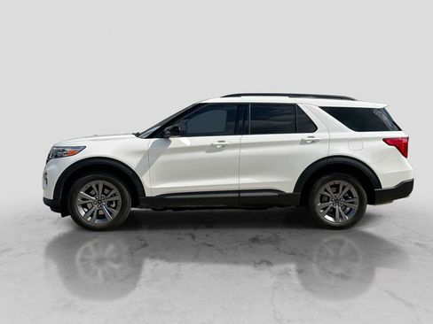 Used 2023 Ford Explorer XLT w/ Equipment Group 202A AWD/4WD image 3