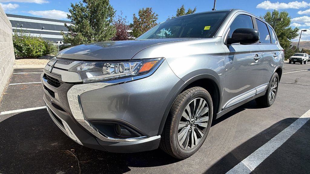 Used 2020 Mitsubishi Outlander ES AWD/4WD image 4