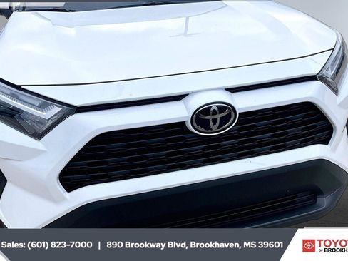 Used 2024 Toyota RAV4 XLE FWD image 22