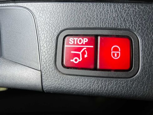 Certified 2023 Mercedes-Benz GLB 250 4MATIC image 18