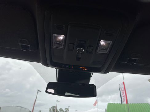 Used 2025 GMC Yukon Elevation image 21