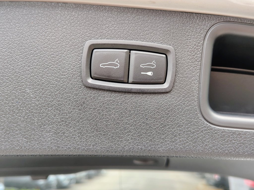 Used 2024 Porsche Macan AWD/4WD image 14
