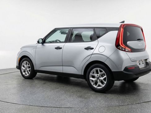 Used 2025 Kia Soul LX w/ LX Technology Package image 6