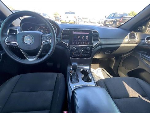 Used 2019 Jeep Grand Cherokee Laredo image 15