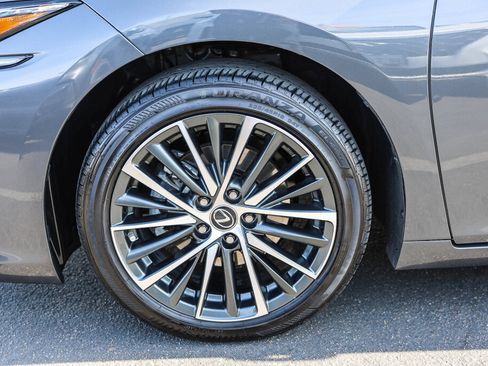 Used 2025 Lexus ES 300h w/ Premium Package FWD image 32