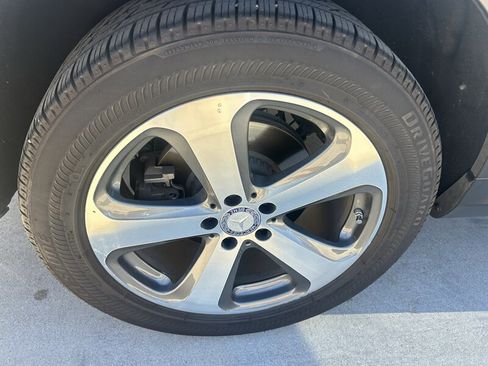 Used 2016 Mercedes-Benz GLC 300 4MATIC w/ Premium Package image 32