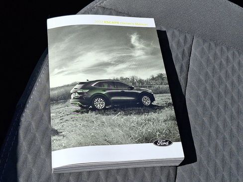 Used 2022 Ford Escape SE w/ SE Sport Appearance Package image 26