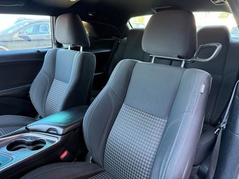 Used 2018 Dodge Challenger SXT RWD image 11