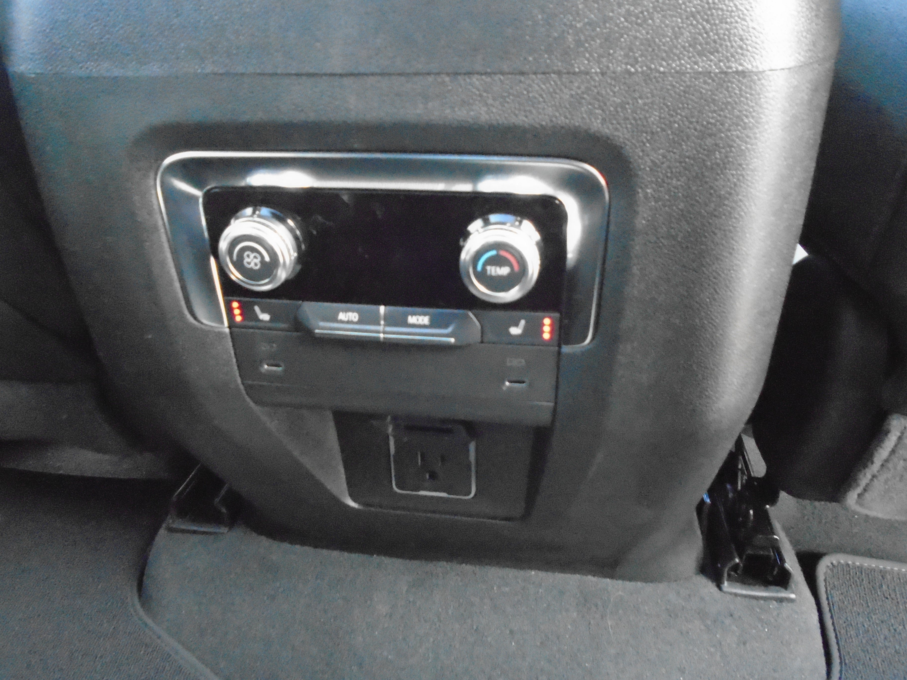Used 2025 GMC Yukon AT4 AWD/4WD image 37