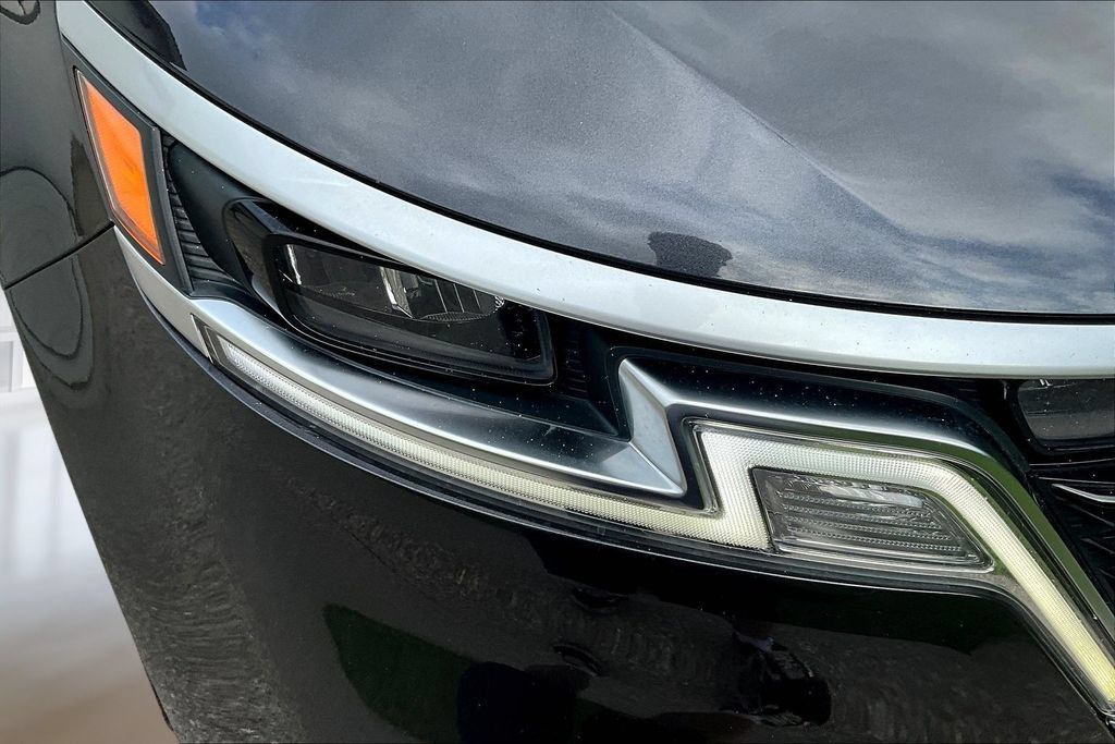 Used 2022 Kia Carnival EX FWD image 29