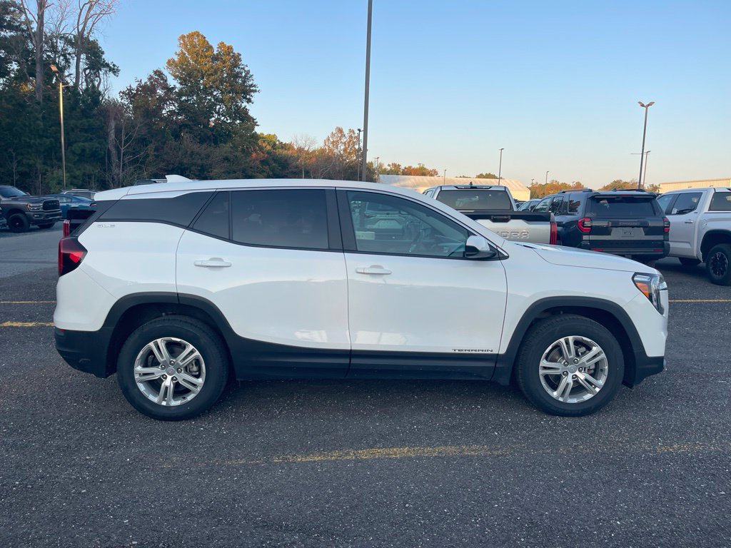 Used 2024 GMC Terrain SLE AWD/4WD image 6