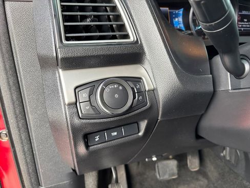 Used 2017 Ford Explorer XLT w/ Equipment Group 202A AWD/4WD image 19