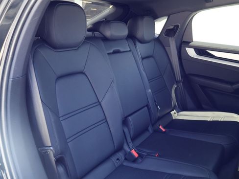 Certified 2025 Porsche Cayenne Coupe w/ Premium Package Plus AWD/4WD image 23