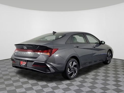 Used 2025 Hyundai Elantra Sport image 4
